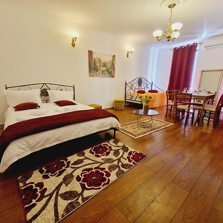 5* Royal House Near Unirii Square Villa Клуж-Напока Екстериор снимка