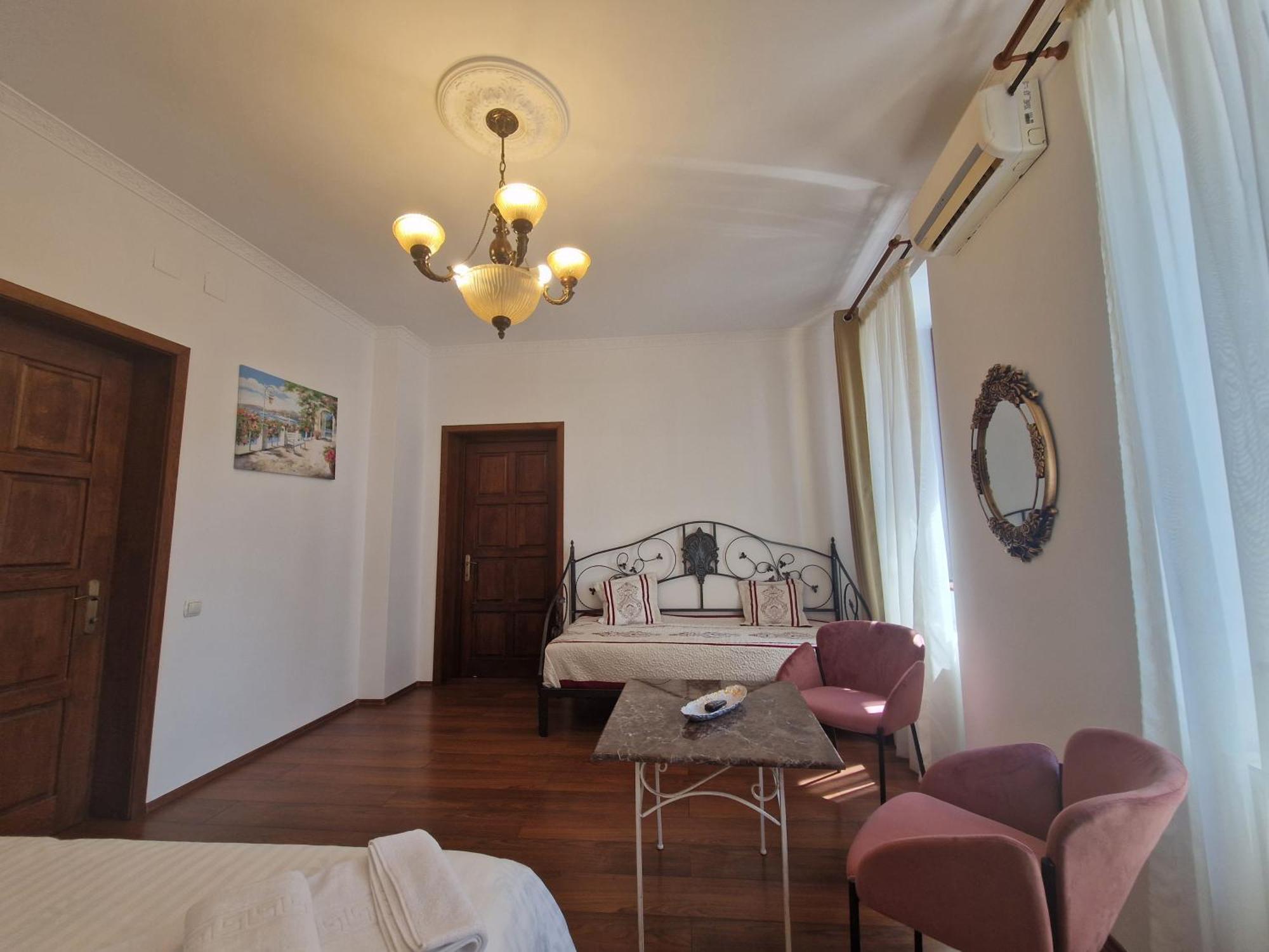 5* Royal House Near Unirii Square Villa Клуж-Напока Екстериор снимка